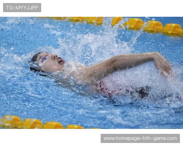 游泳仰泳转身技术丝滑如水——畅享水中优雅的瞬间