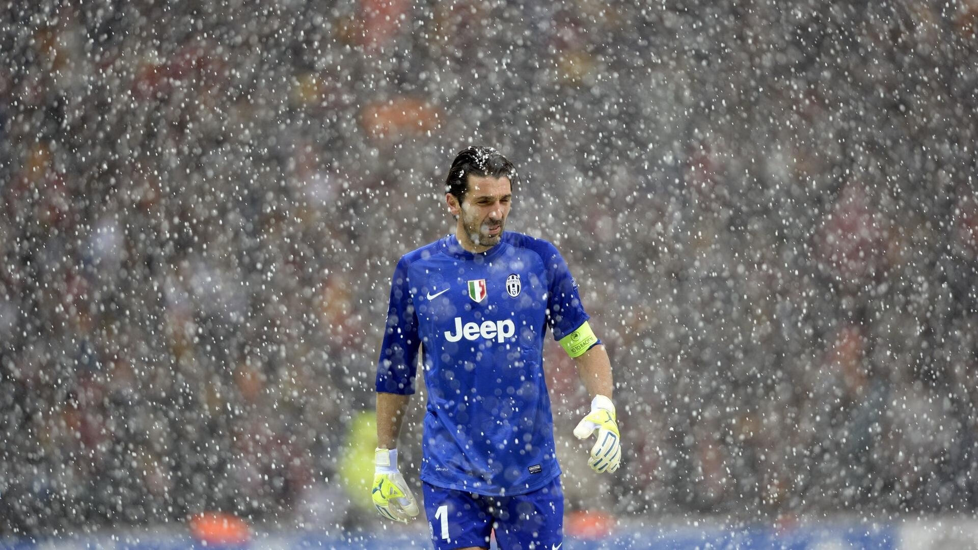 华体会app-世界杯社媒挑战赛促进球迷互动参与，一家报社推出了世界杯赛专版,对赛果进行预测